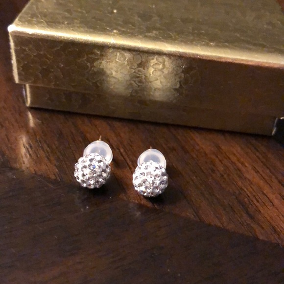 Gorgeous silver/diamond stud earrings - Picture 2 of 3